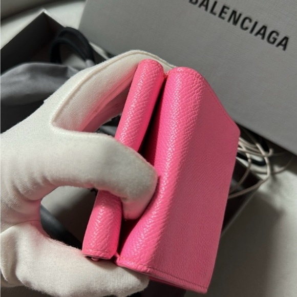 BALENCIAGA GIFT AWAY Full Inclusion Hot Pink Tri-Fold Leather Snap Wallet - Picture 8 of 11